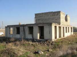 Продается недостороенный блочный дом 12*16. Высторен первый этаж, в...