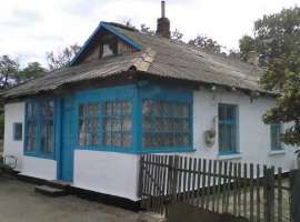 Дом 48.8 кв. метров: кухня, 2 комнаты, закрытая веранда, коридор,...