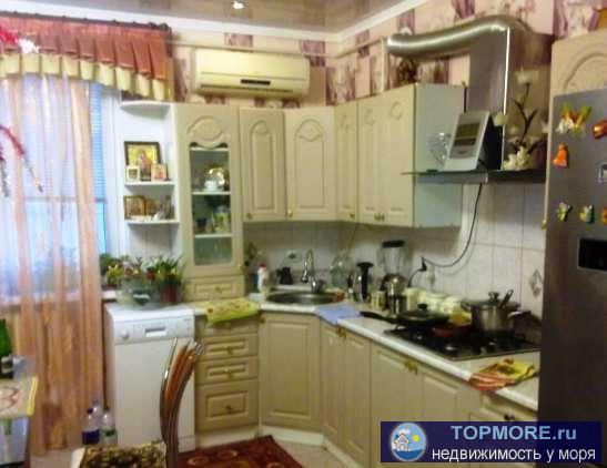 Уютный, добрый дом, зеленый двор, гараж, беседка. 4 спальни,зал с камином,холл 28 кв.м, кухня 16кв.м, 2 санузла,... - 2