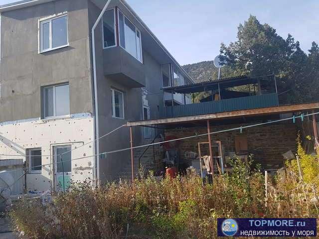 Продается дом 160 кв м, участок 3 сотки в пгт Новый Свет, Судакский городской округ, ул. Шаляпина. На каждом этаже 2...