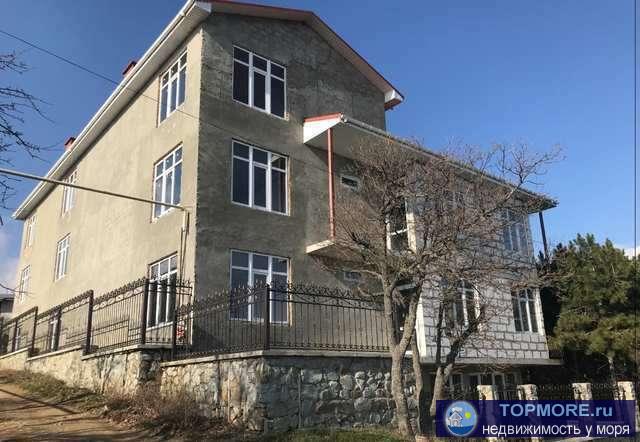 Продается новый 4-х этажный дом 450 кв м, участок 6,5 сотки  в г. Алушта, ул. Сергеева Ценского. Все коммуникации:...