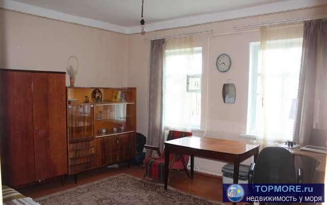 Продается дом 47 кв м, в г. Старый Крым, в Кировском р-н, по ул Октябрьской.В доме 2 ком., ванная, санузел, кухня,... - 2