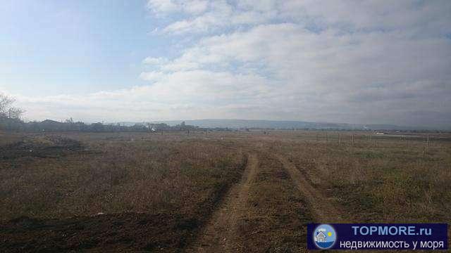 Продается земельный участок 12,8 соток в с Береговое, ул Веры Мухиной. Участок ровный, правильной формы, Коммуникации...