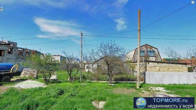 Продается земельный учсаток 13 соток в с Береговое, ул Курская. До моря 500 м. Коммуникации рядом. 132000,00 дол.