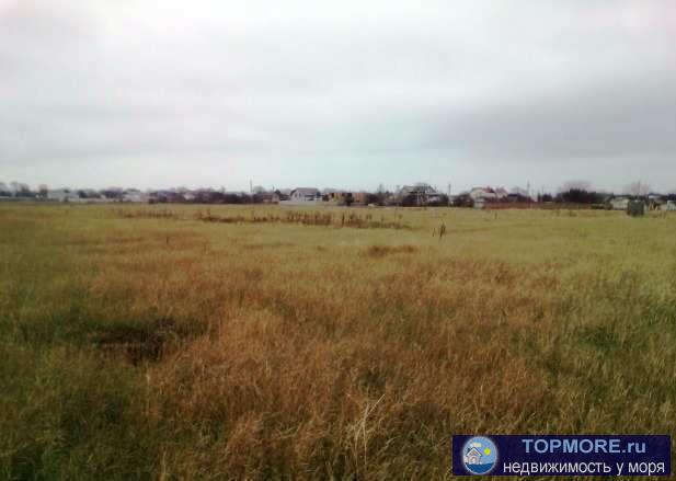 Продается земельный участок 10 соток в с Береговое, ул Айвазовского. Коммуникации на расстоянии 150-200 метров.