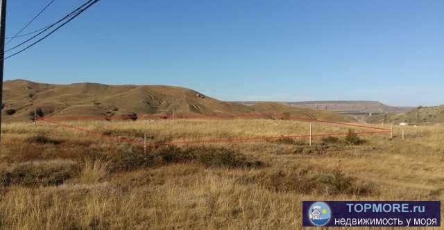 Участок находится в пгт.Коктебель, прекрасный вид на Кара-Даг и море, около 700 м до моря. Есть ТУ на воду и эл/эн....