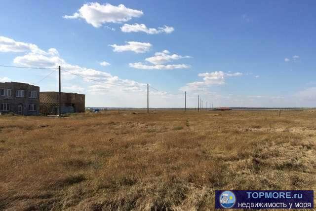 Участок на выезде из Феодосии, остановка 'Альтернатива', коммуникации рядом. Участок ровный.