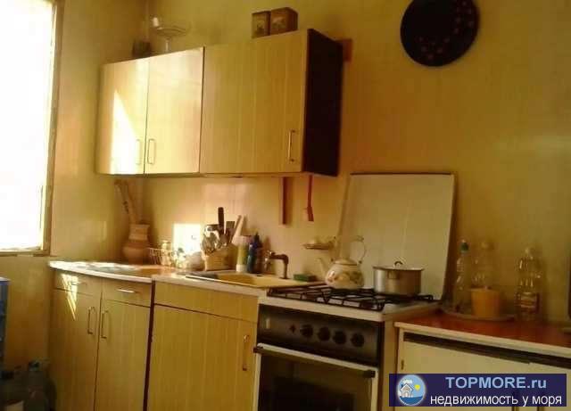 Ровный участок, 10 минут до моря. Двухэтажный сборнощитовой дом, утеплен пенопластом. Электроэнергия, вода подведены,... - 2