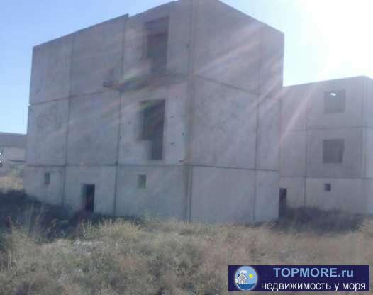 Продается участок 10 соток, с недостроем в Феодосии - с. Береговое р-он Поле чудес возле озера до пляжа 500м. На...