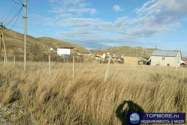 Участок ровный, сухой.Тихий спокойный район, недалеко гостиница Медведь , до моря 1.2 км. Живописный вид....