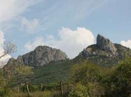 Участок расположен в живописном месте у горы Кара Даг. Рядом с...