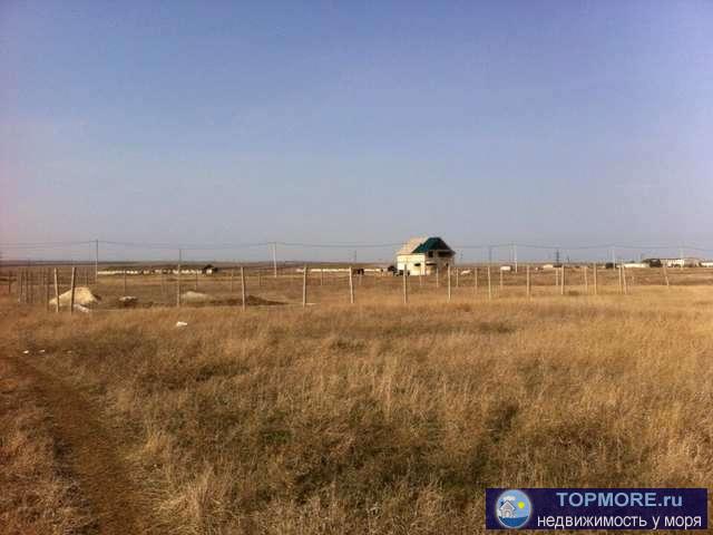 Ровный, сухой участок правильной формы, расположенный в перспективном поселке с великолепным песчанным пляжем....