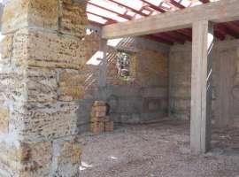 Продается участок с наклоном, на участке недостроенный дом, хороший...