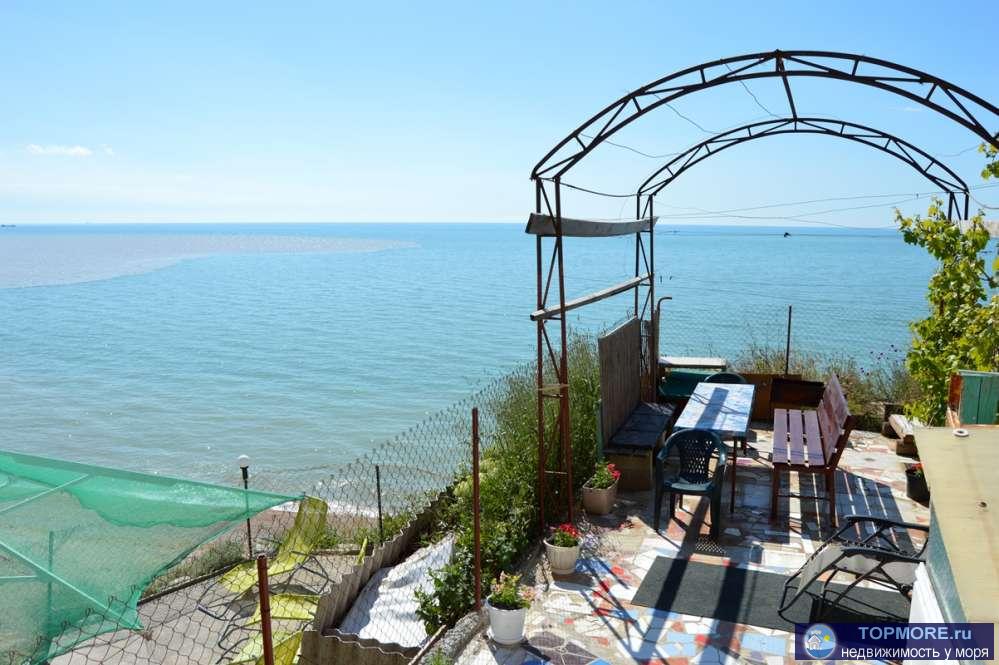 Сдается 2-х. этажный домик со всеми удобствами, в домике 3 комнаты, на 1 этаже кухня и 1 комната (2 спальных места),...