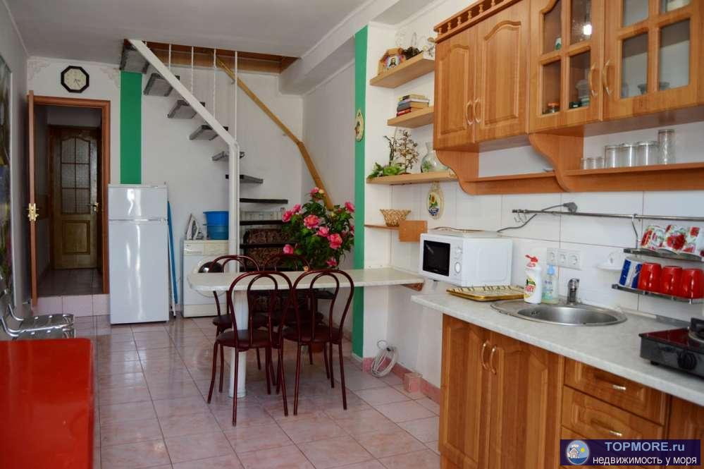 Сдается 2-х. этажный домик со всеми удобствами, в домике 3 комнаты, на 1 этаже кухня и 1 комната (2 спальных места),... - 4