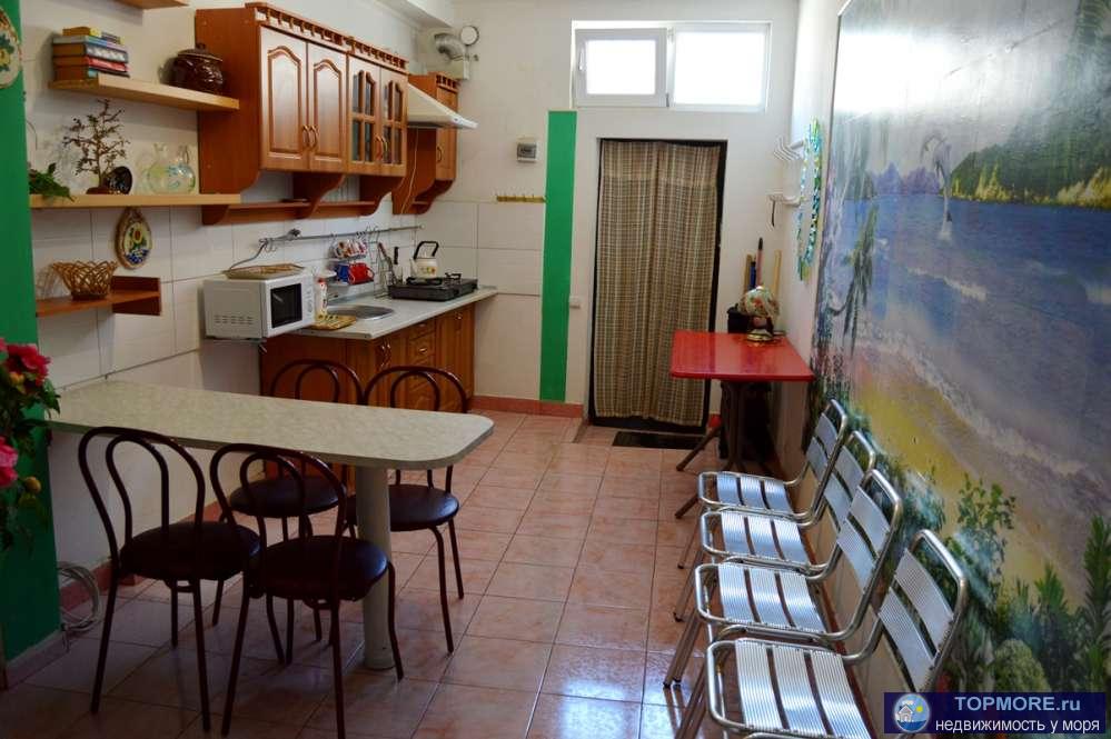 Сдается 2-х. этажный домик со всеми удобствами, в домике 3 комнаты, на 1 этаже кухня и 1 комната (2 спальных места),... - 5