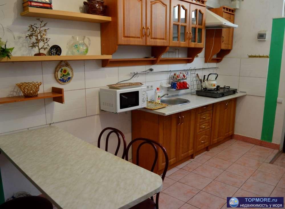 Сдается 2-х. этажный домик со всеми удобствами, в домике 3 комнаты, на 1 этаже кухня и 1 комната (2 спальных места),... - 6