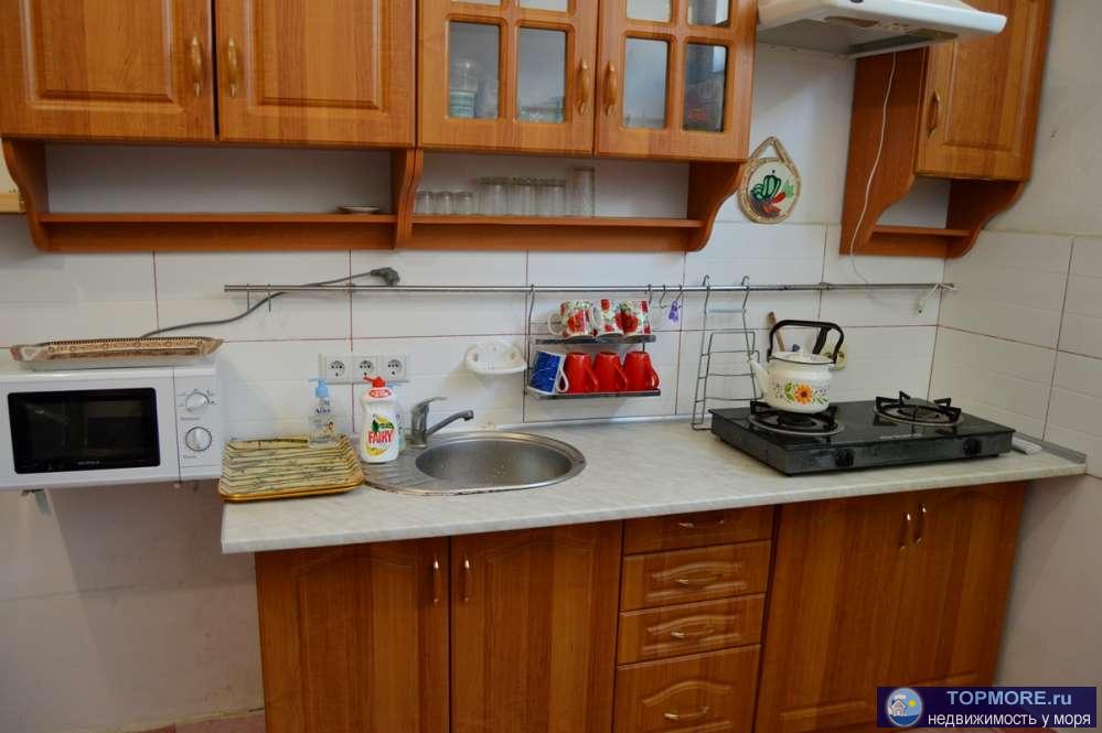 Сдается 2-х. этажный домик со всеми удобствами, в домике 3 комнаты, на 1 этаже кухня и 1 комната (2 спальных места),... - 8