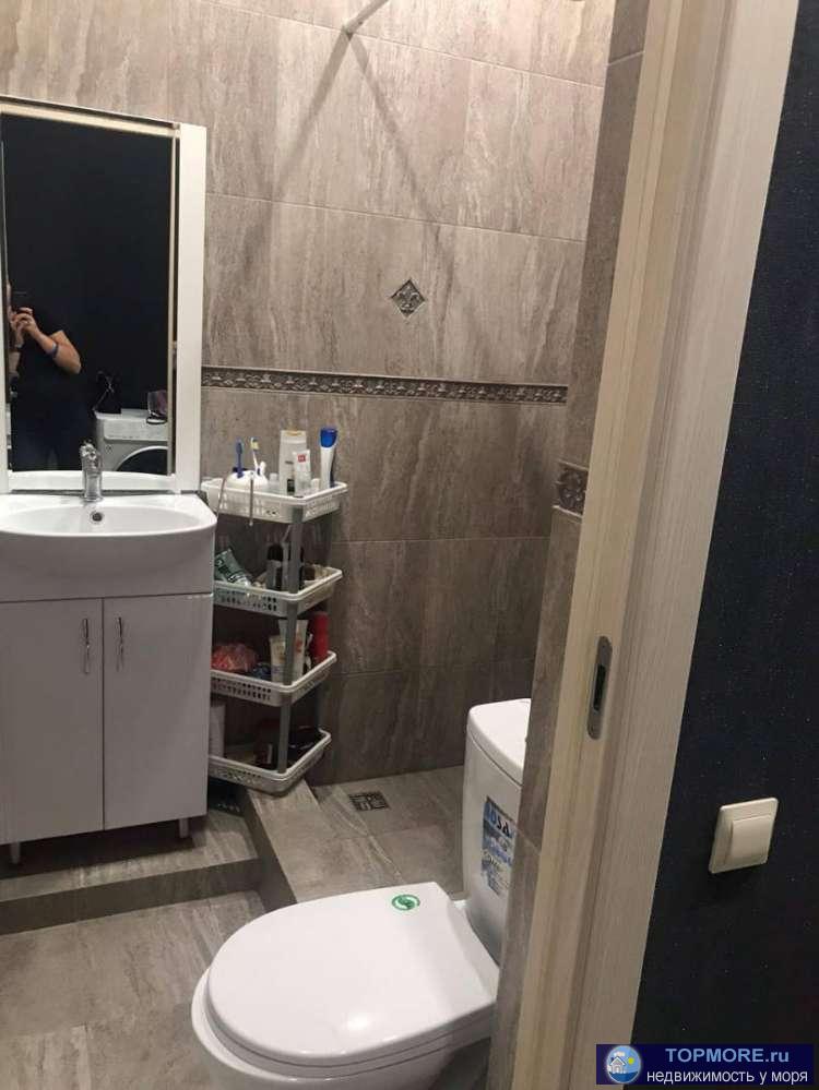 До моря 900 метров. Квартира с новым, хорошим ремонтом. Готова для проживания. Угловая, светлая с балконом.  Дом... - 2