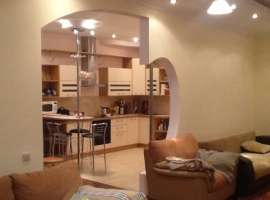 Просторная квартира в элитном доме, с ремонтом и встроенной мебелью...