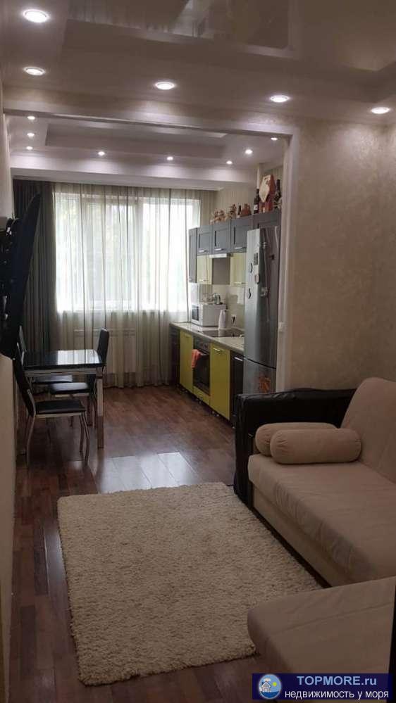 Продаю полноценную двухкомнатную квартиру в Сочи, в одном из самых развитых районов Адлера. В квартире сделан...