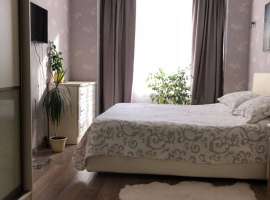 Квартира с хорошим ремонтом. Встроенная мебель. Панорамные окна....