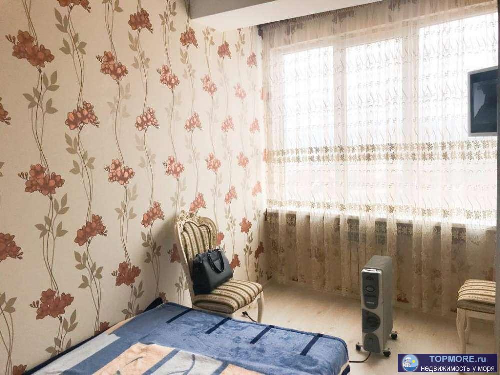 Продается евродвушка с хорошим ремонтом и шикарным видом на море! Просторная кухня-гостиная, спальня, большой... - 2