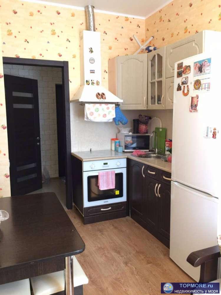 Продам квартиру 30кв м  с ремонтом. Квартира светлая, теплая . Мебель, техника остается. От моря 15 мин пешком ....