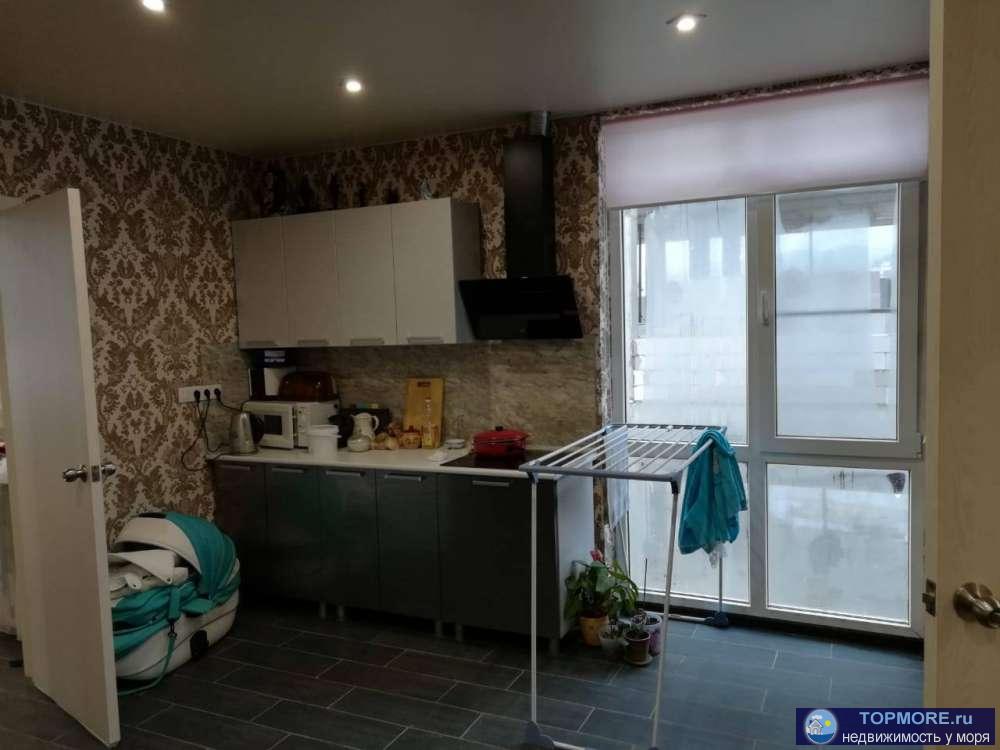 Продается квартира с ремонтом в сданном жилом комплексе. Вид на горы. Рядом остановка, магазины. Обжитой развитый район.