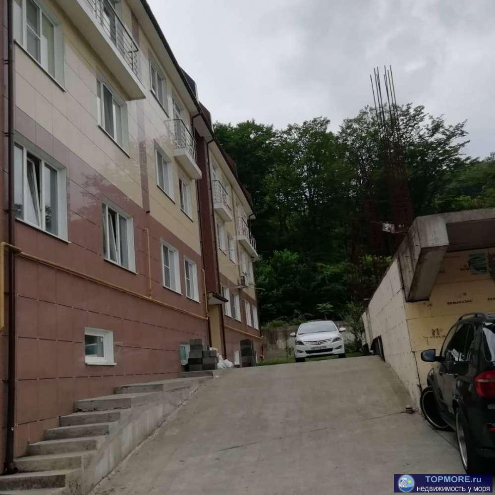 Продается квартира 42м2,распланирована в спальню и кухню-гостиную.С хорошим ремонтом и мебелью, техника по... - 1