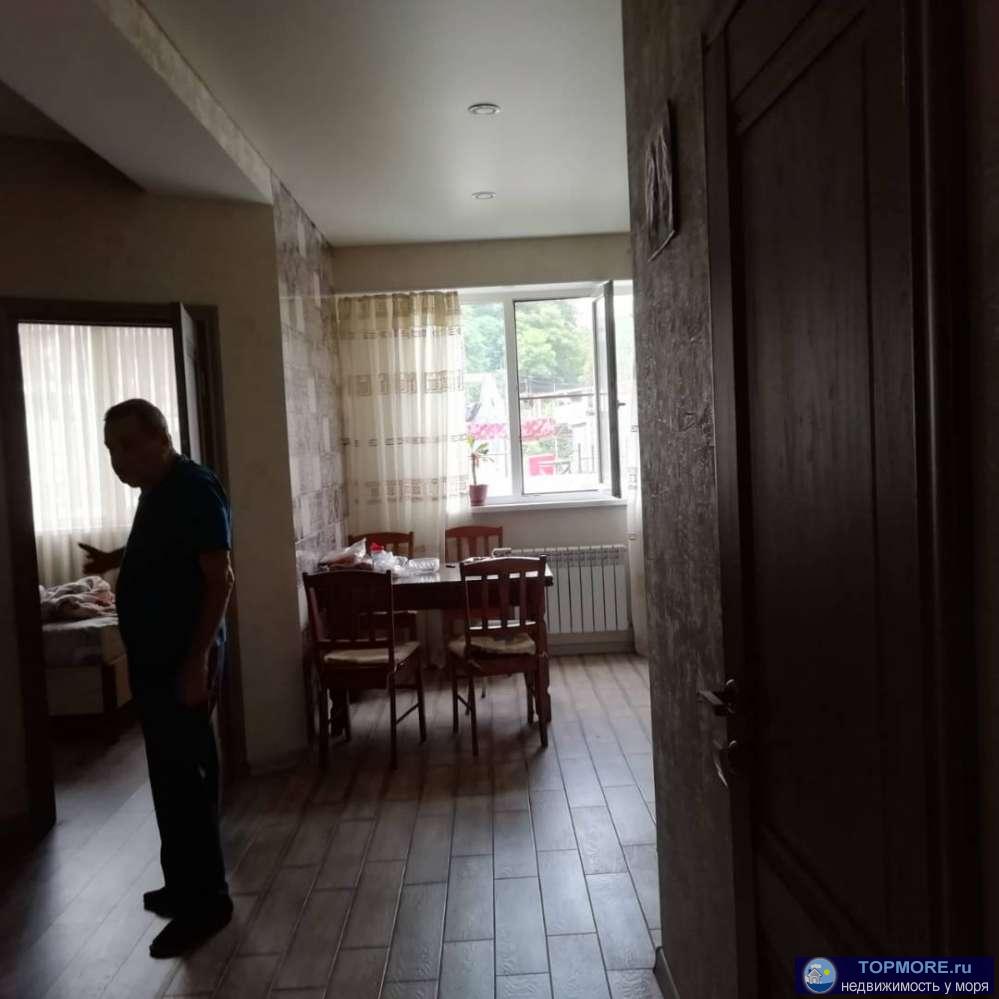 Продается квартира 42м2,распланирована в спальню и кухню-гостиную.С хорошим ремонтом и мебелью, техника по... - 2