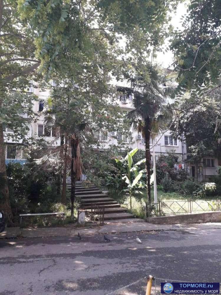 Продаю 3-комнатную квартиру  Квартира в нормальном состоянии, с мебелью и бытовой техникой, комнаты раздельные....