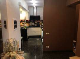 Светлая квартира, кухня-гостинная и 2 спальни. Панорамный вид на...