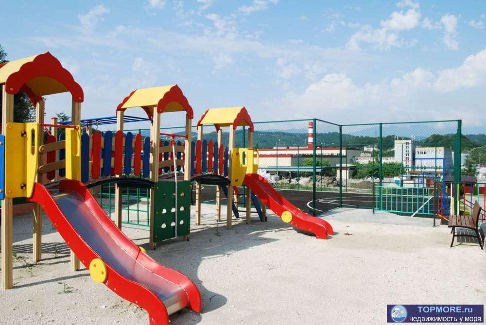 Квартира выполнена с чистовой отделкой под обои. Теплый пол. Проведена электрика, батареи, выделенный комнаты. Вид на... - 2