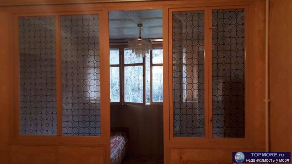 Продается 2х комнатная квартира на берегу моря, в благоустроенном поселке. 10-15 минут пешком. Состояние- требует...