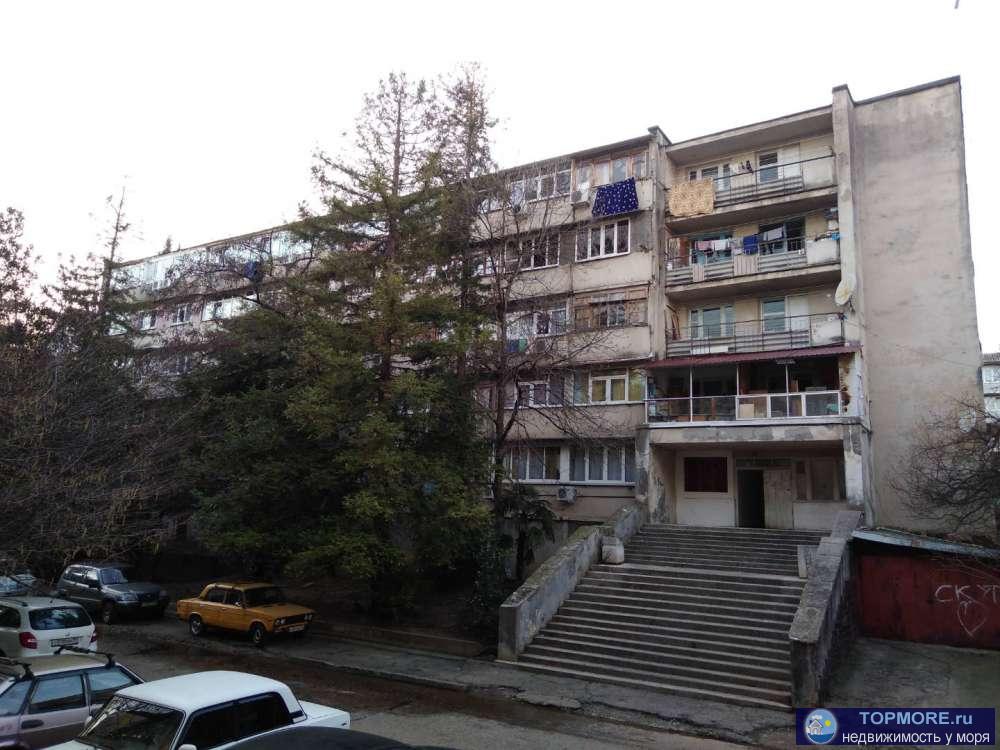 Продаётся уютная большая комната в общежитии. Кухня и санузел с ванной В КОМНАТЕ.Есть возможность сделать отдельный... - 1