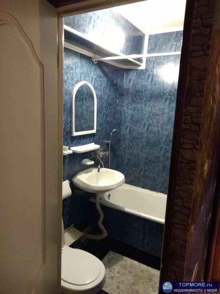 Продаётся уютная большая комната в общежитии. Кухня и санузел с ванной В КОМНАТЕ.Есть возможность сделать отдельный... - 2