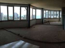 Продается большая квартира в самом сердце города-курорта Сочи....