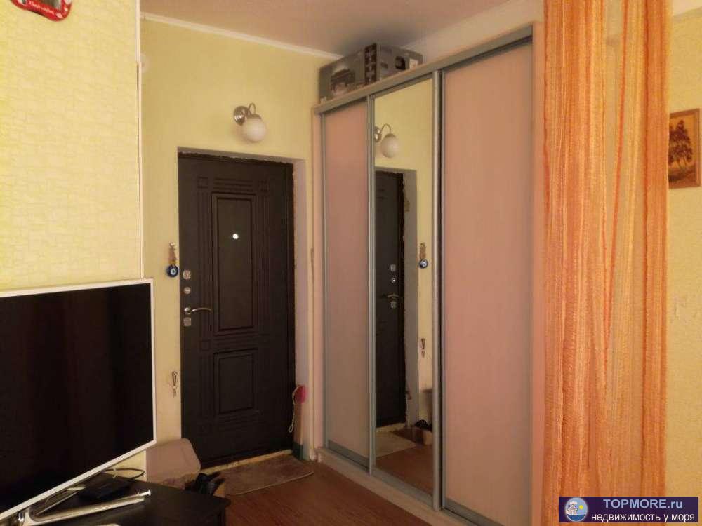 Продаётся светлая квартира с ремонтом, 10 мин. до остановки общественного транспорта. Боковой вид на море. Район...