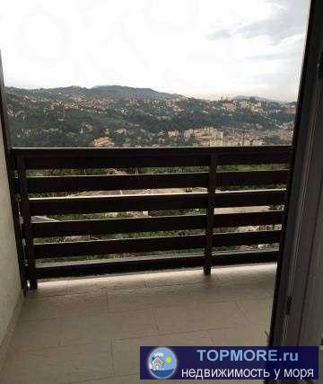 Прекрасный вид горы и город! Просторная квартира с ремонтом, встроенные шкафы, кухня, мебель частично, парковочное... - 1