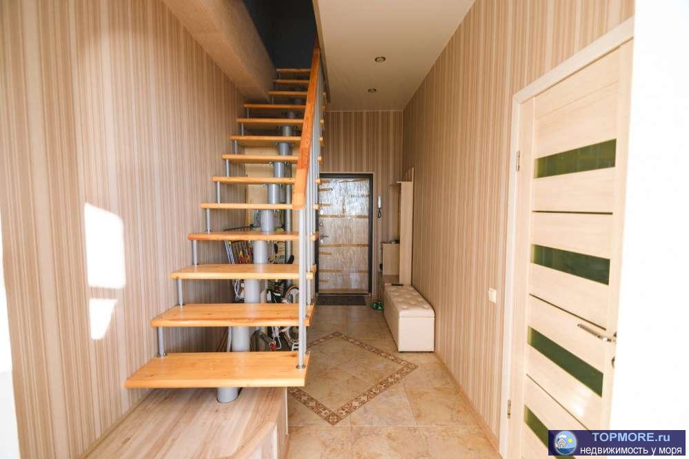 Красивая двухуровневая квартира! Светлая угловая. Отличный дорогой ремонт из качественных материалов. Панорамный вид... - 1