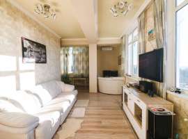 Красивая двухуровневая квартира! Светлая угловая. Отличный дорогой...