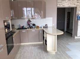 Продам квартиру в элитном районе, в доме бизнес-класса....