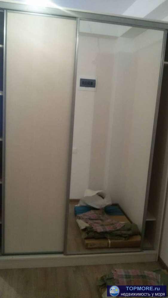 Продаю отличную студию, только сделали ремонт. Можно спланировать отдельную спальню. 2 окна, стоит газовый котёл, дом... - 2