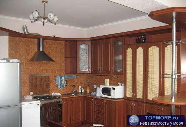 3-х комнатная в уютном девятиэтажном доме на втором этаже. В нижней части микрорайона Светлана. В цокольном этаже... - 2