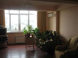 3-х комнатная в уютном девятиэтажном доме на втором этаже. В нижней...