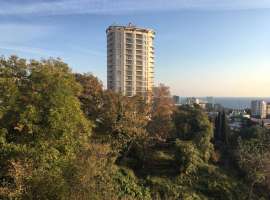 Продаю двухкомнатную квартиру, в элитном районе города Сочи. С...
