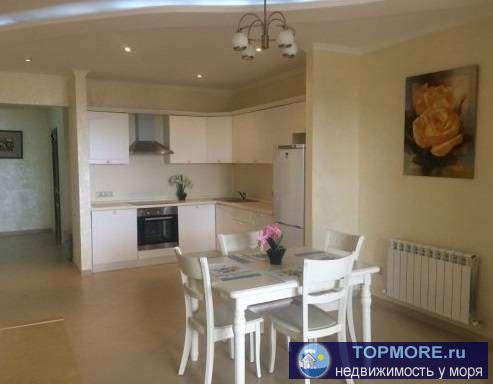 Продаётся шикарная квартира в центре с  панорамным видом на  море, высокий этаж. Дизайнерский ремонт Кухня гостиная,...