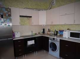 15 мин. до моря, до аэропорта - 10 мин. на машине. Придомовая...