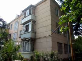 Квартира в центре Сочи, просторная, комнаты раздельные, первый этаж...